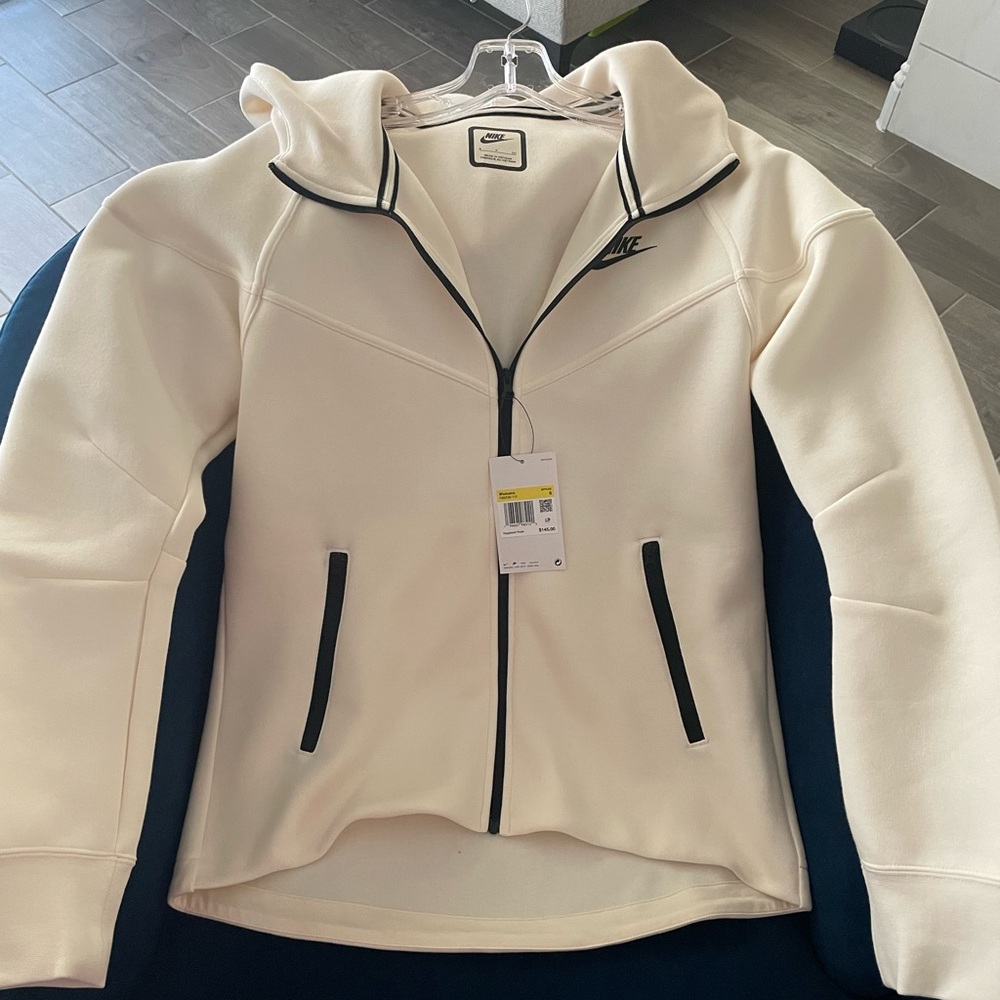 Nike Women Tech Fleece Windrunner